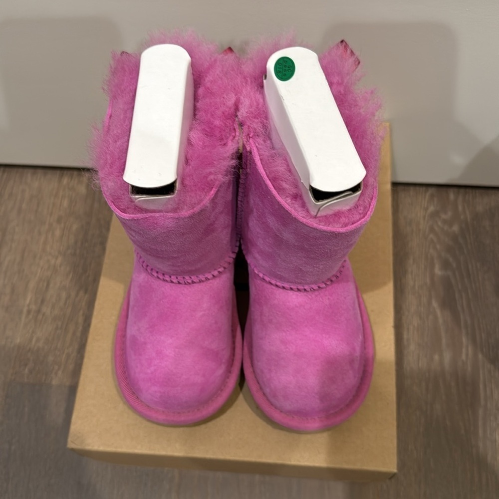 UGG Bailey Bow II Water Resistant Genuine Shearling Boot Kids Walker Size 6 M - Picture 7 of 7